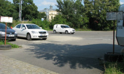 Parkoviště za hotelem Gondola